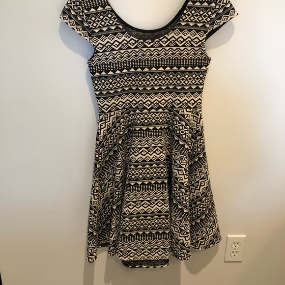 Aztec Pattern Skater Dress w/ Cap Sleeves - Picture 4 of 6